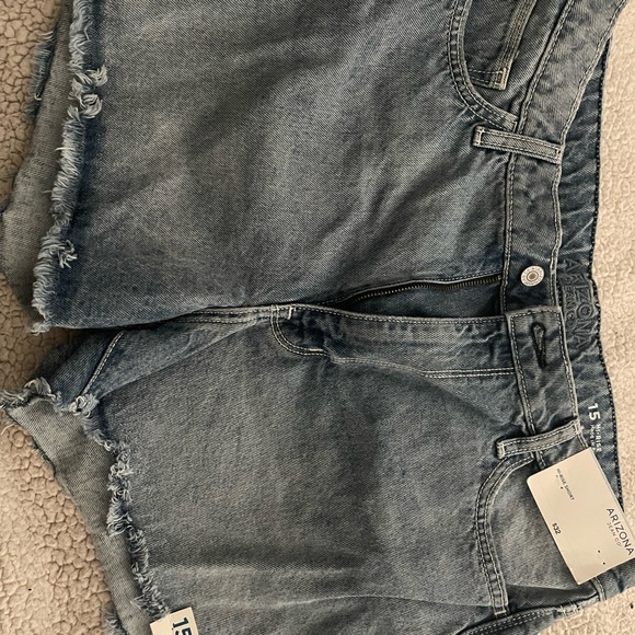 Juniors Hi Rise shorts - Picture 3 of 5